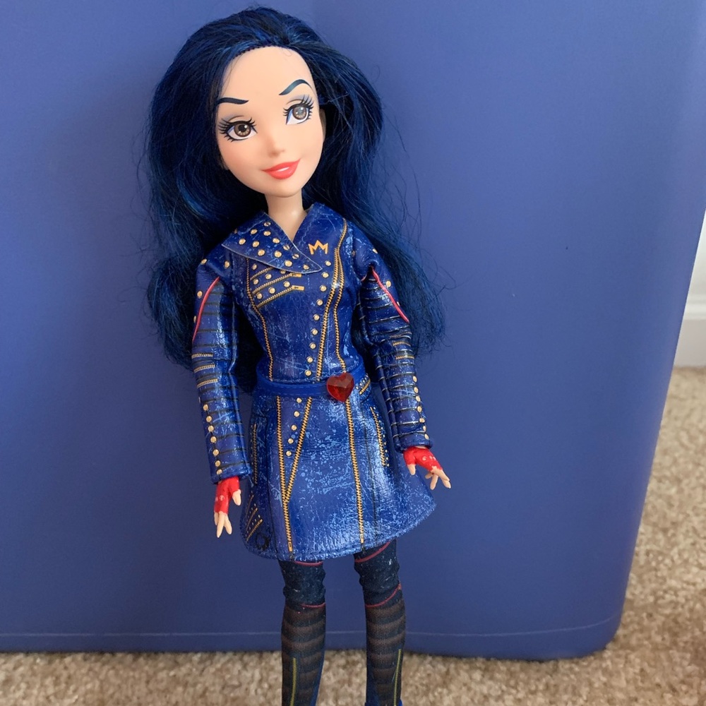 DISNEY DESCENDANTS 2 EVIE “ISLE OF THE LOST” DOLL